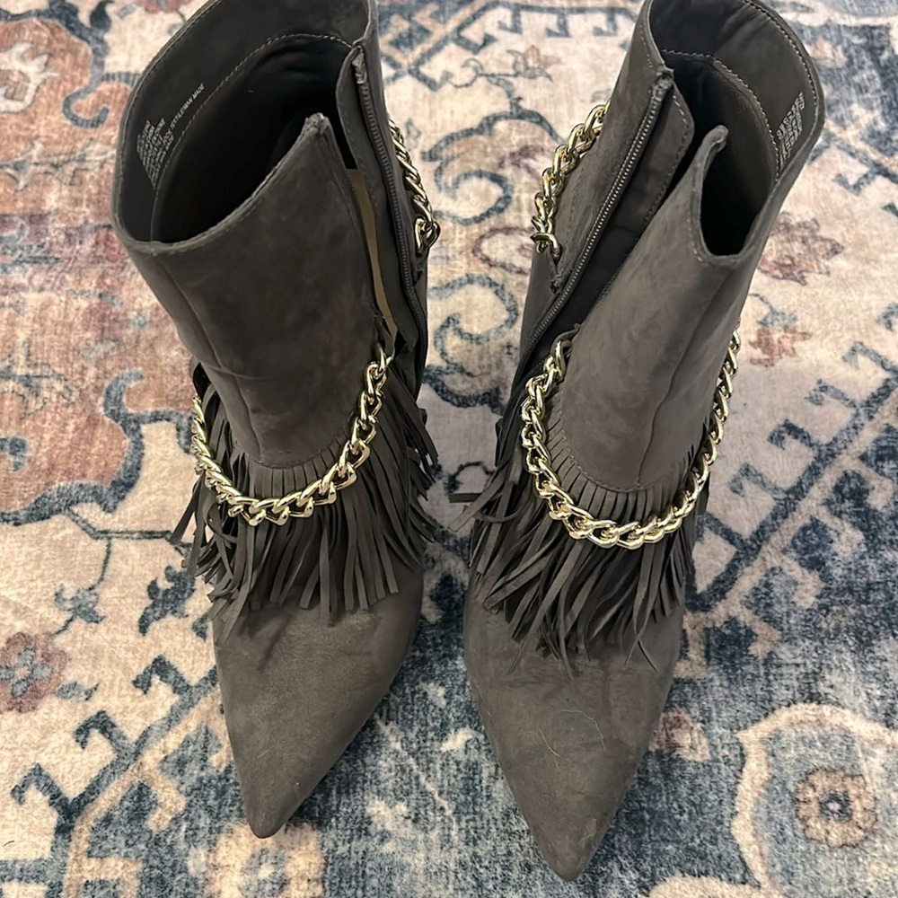 Shoe Dazzle Ankle Boots 
Size 9
Color Gray